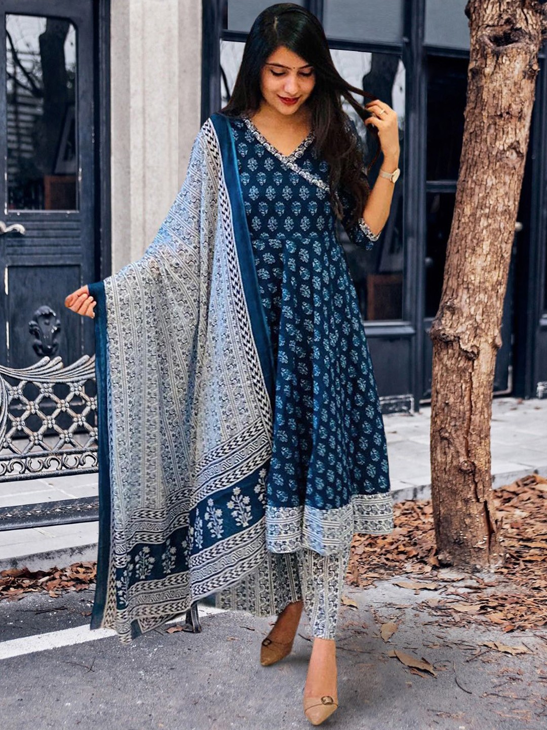

Moda Rapido Women Ethnic Motifs Printed Regular Kurta with Trousers & With Dupatta, Blue