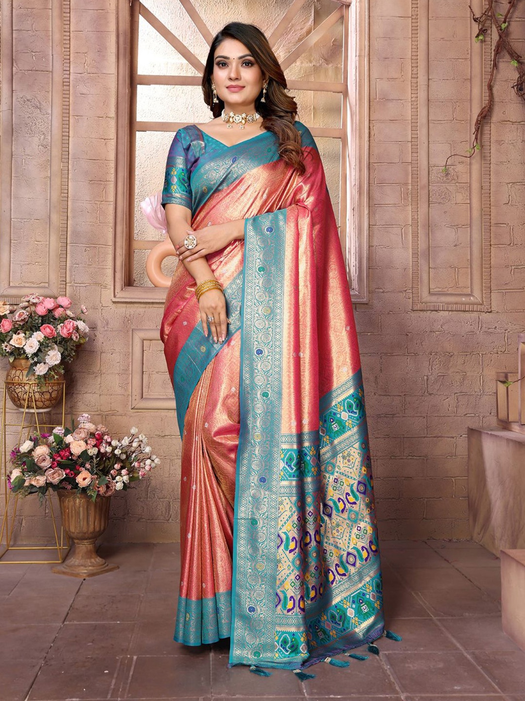 

DIVASTRI Woven Design Zari Silk Blend Banarasi Saree, Pink