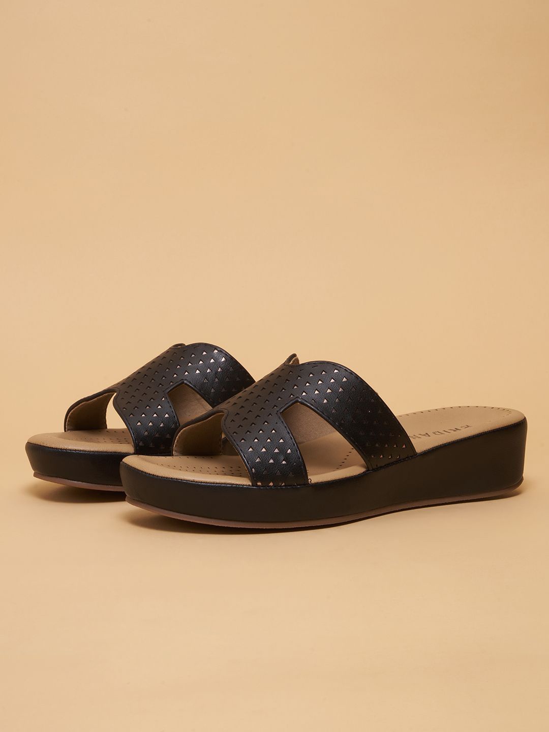 

ERIDANI Women Open Toe Flats, Black