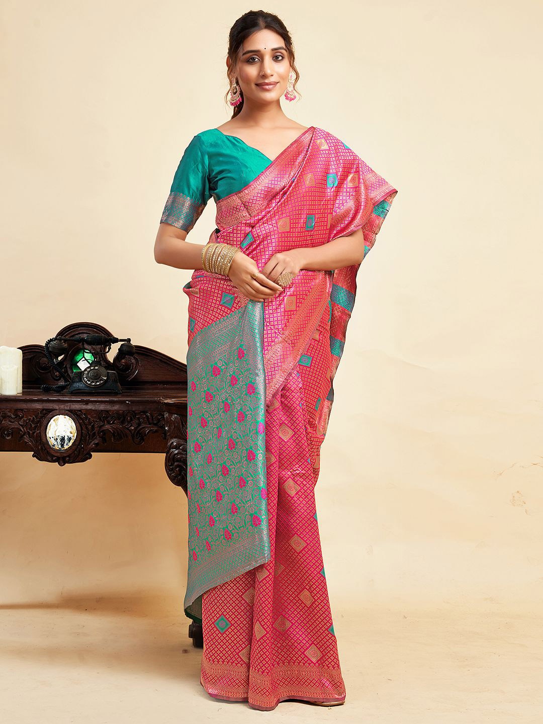 

HERE&NOW Floral Woven Design Zari Banarasi Saree, Pink