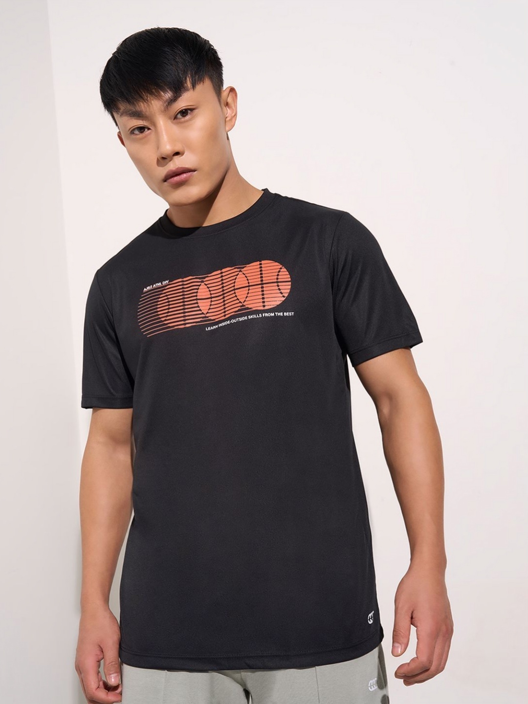 

Ajile by Pantaloons Men Printed Applique Slim Fit T-shirt, Black