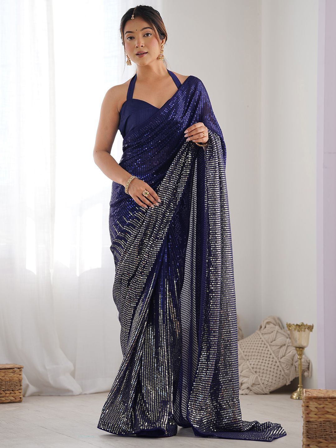 

DIVASTRI Embellished Sequinned Saree With Unstitched Blouse Piece, Blue
