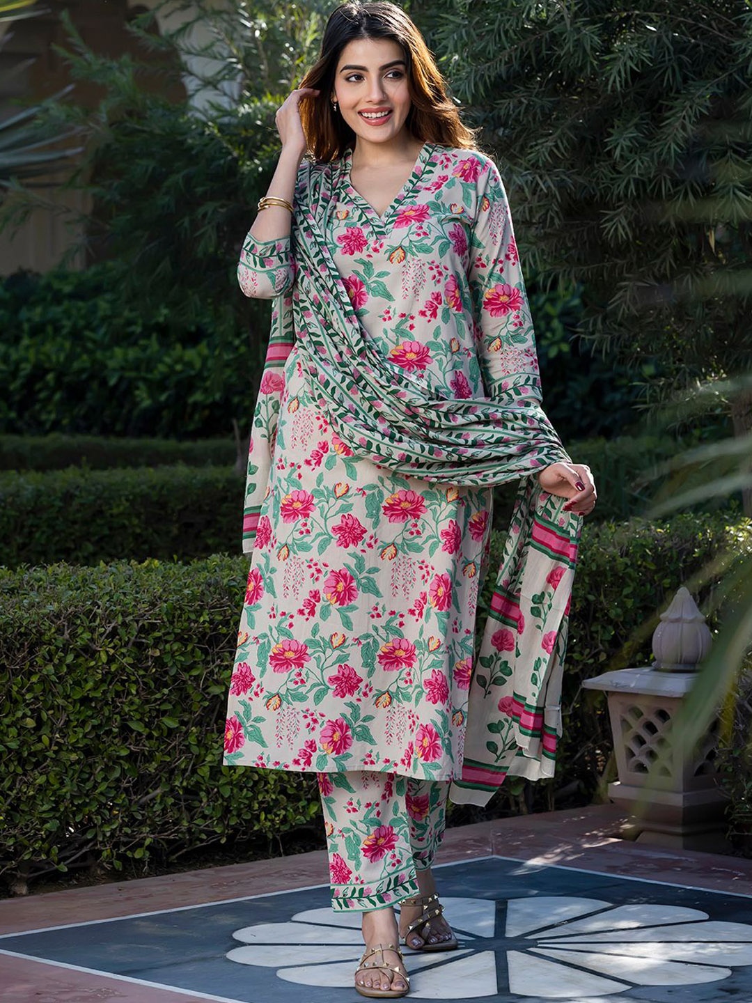 

Jaitpuriya Women Floral Printed Regular Pure Cotton Kurta with Trousers & With Dupatta, Cream