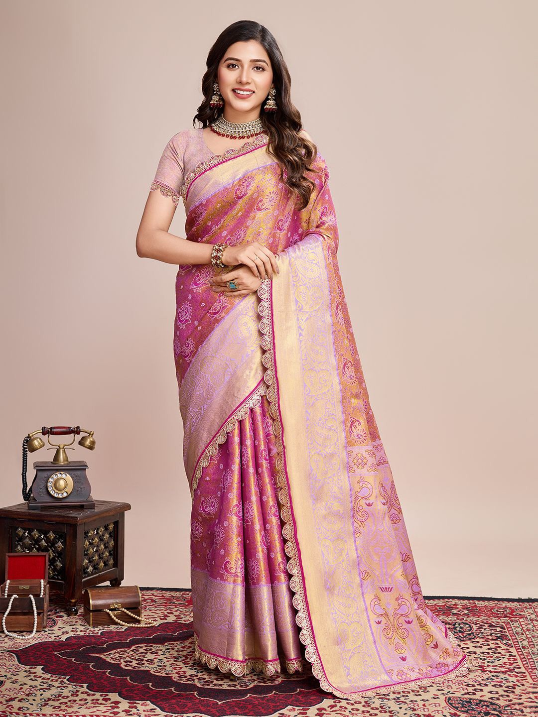 

DIVASTRI Woven Design Silk Blend Kanjeevaram Saree, Pink