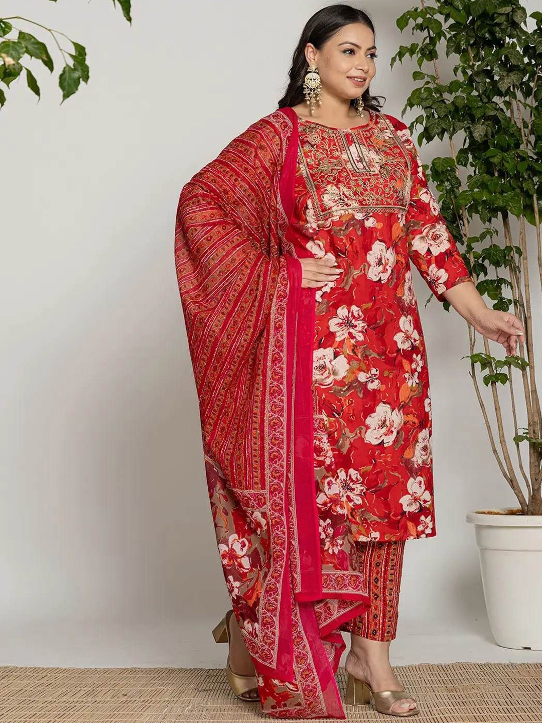 

MissKurti Plus Size Floral Printed Zari Pure Cotton Kurta With Trousers And Dupatta, Red