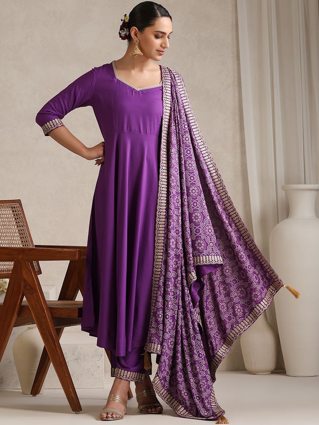 

Khushal K Anarkali Kurta With Palazzos And Dupatta, Purple