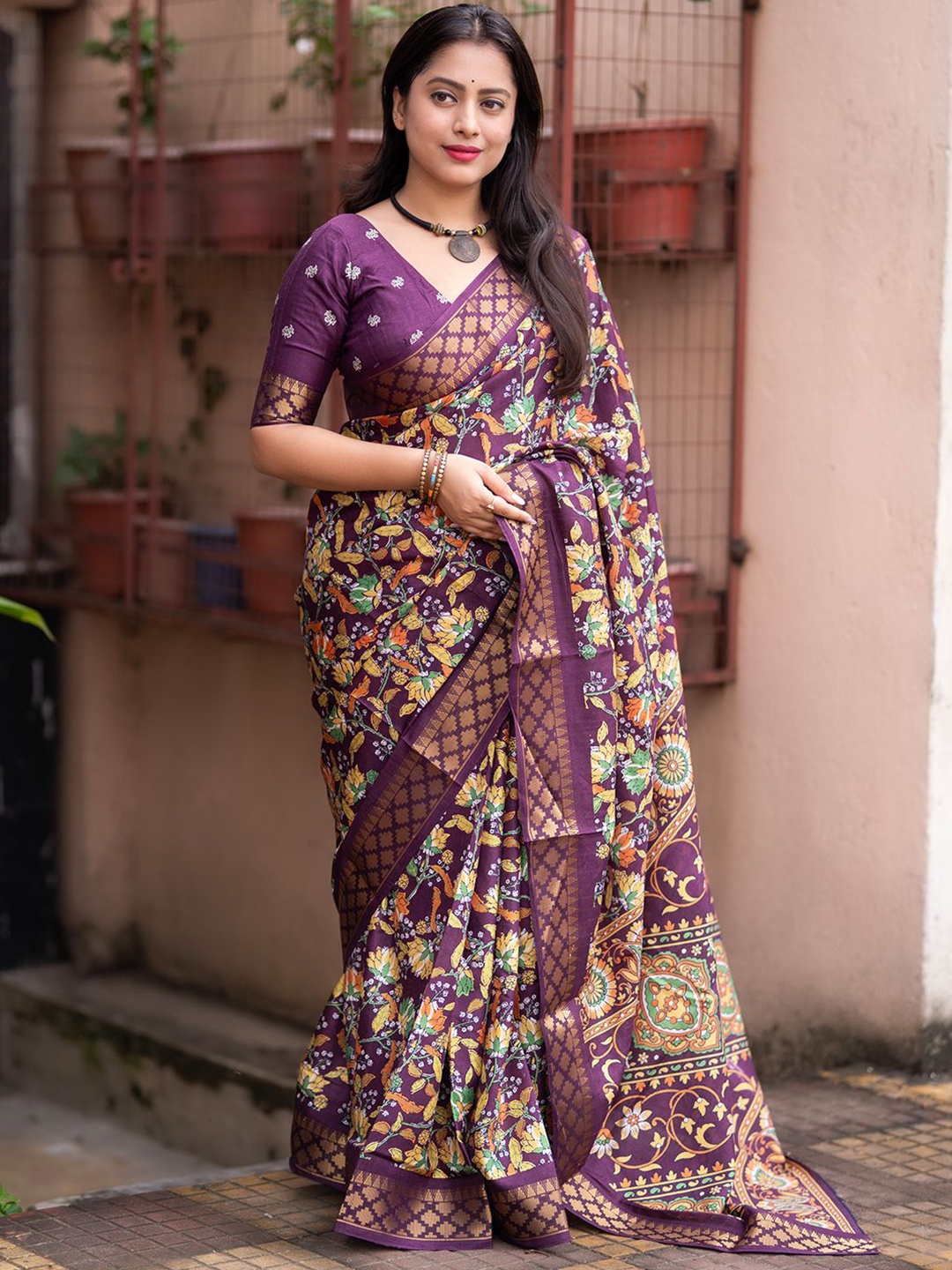 

DIVASTRI Kalamkari Zari Silk Blend Saree, Purple