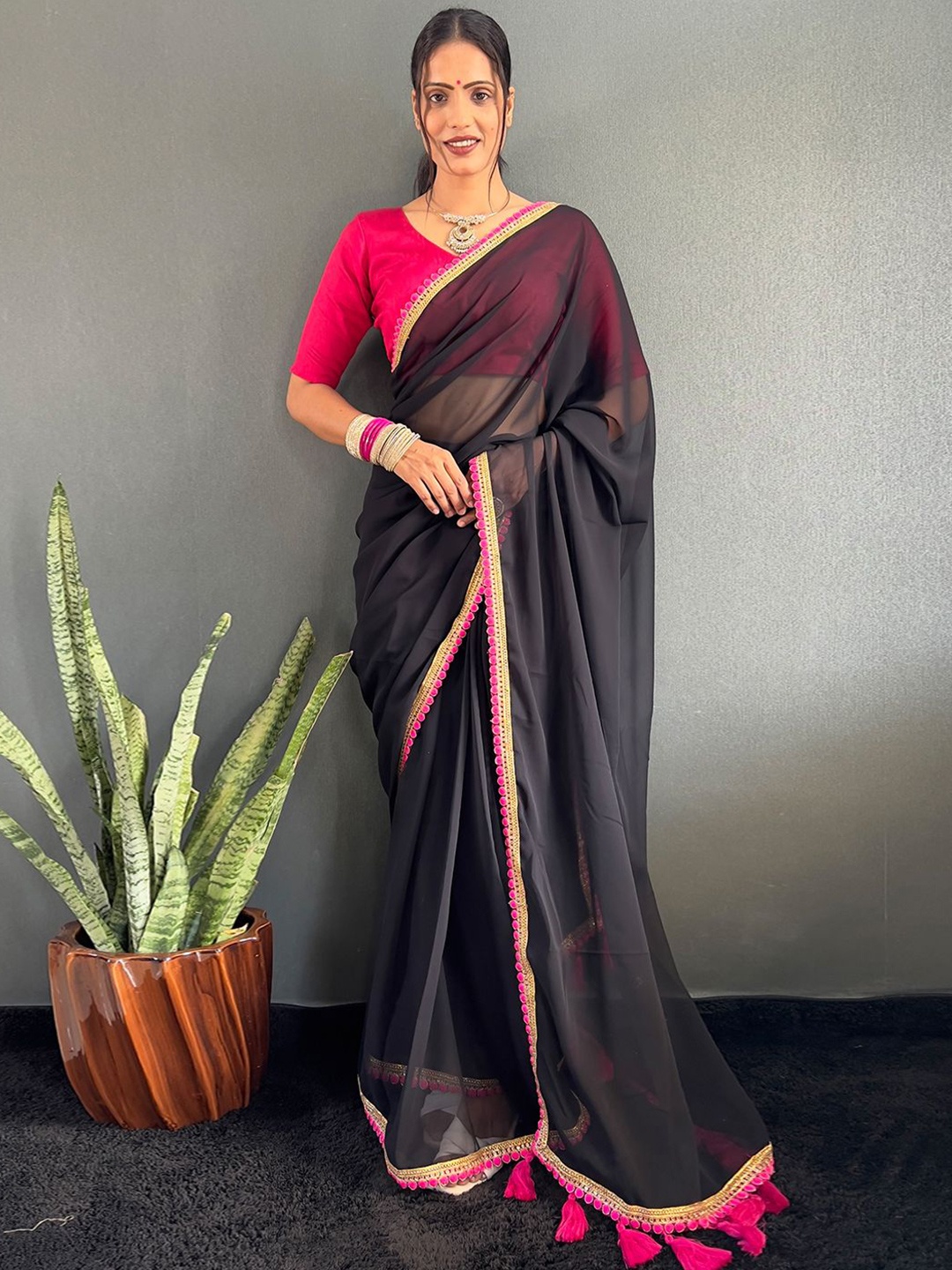 

DIVASTRI Embellished Poly Georgette Saree, Black