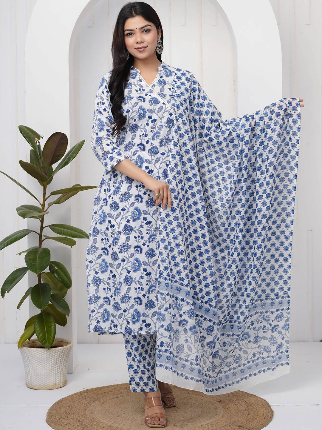

SIGNORIA Floral Printed Mandarin Collar Straight Kurta With Trousers & Dupatta, Blue