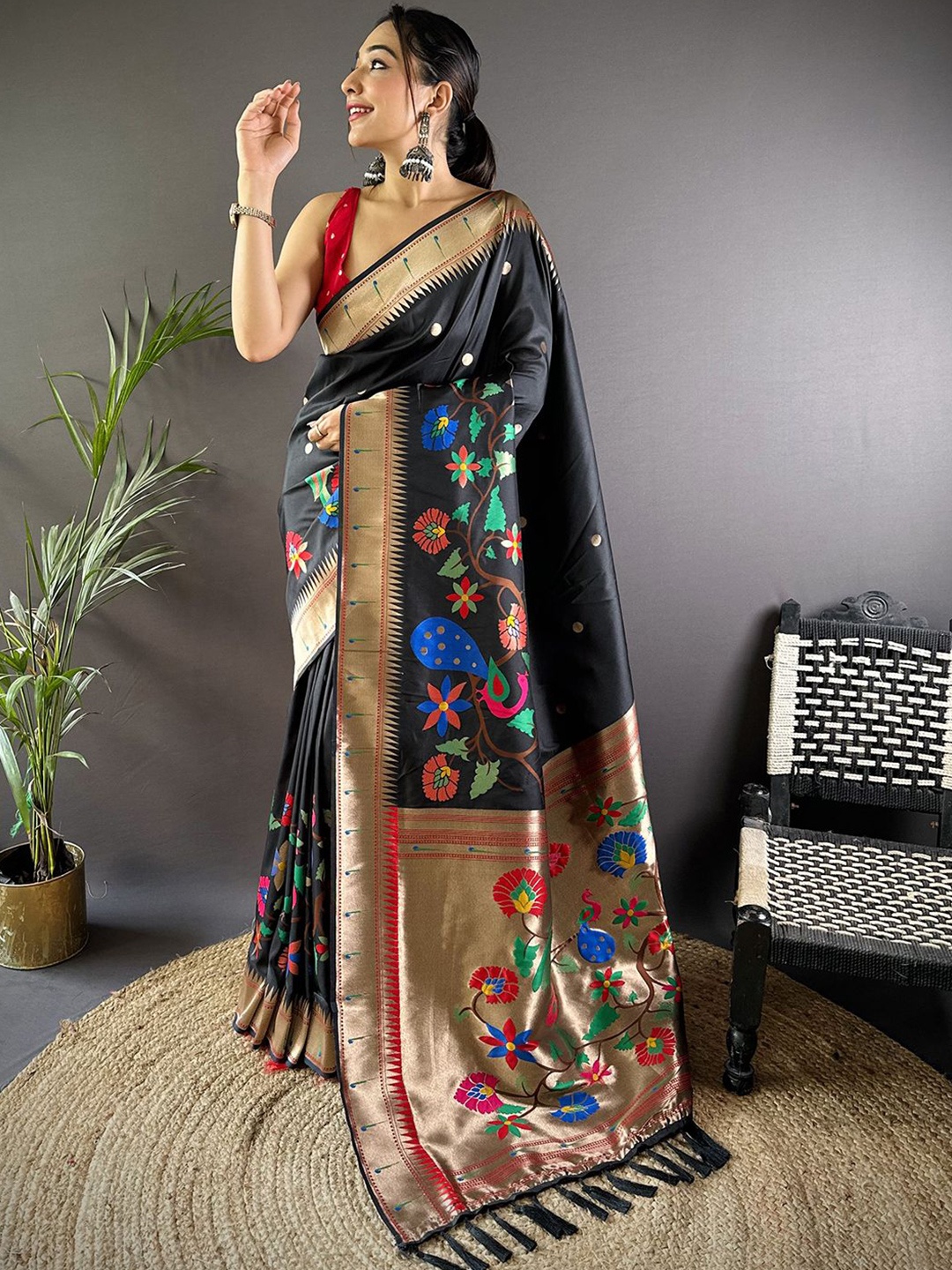 

DIVASTRI Ethnic Motifs Zari Silk Blend Designer Paithani Saree, Black