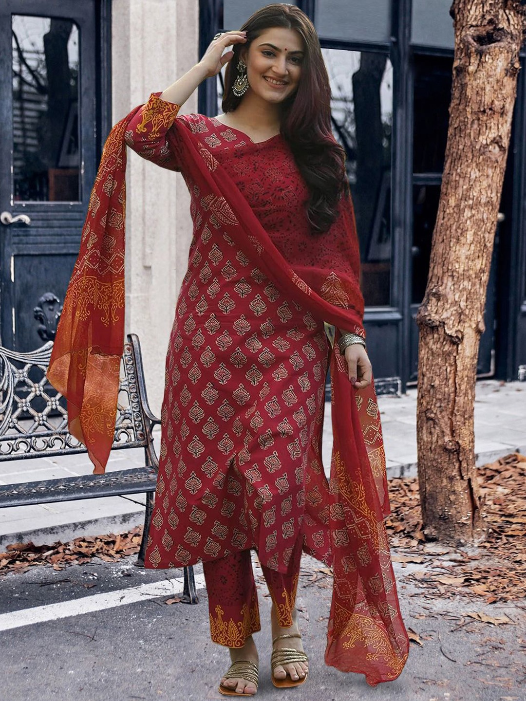 

Moda Rapido Women Ethnic Motifs Printed Regular Kurta with Trousers & With Dupatta, Red