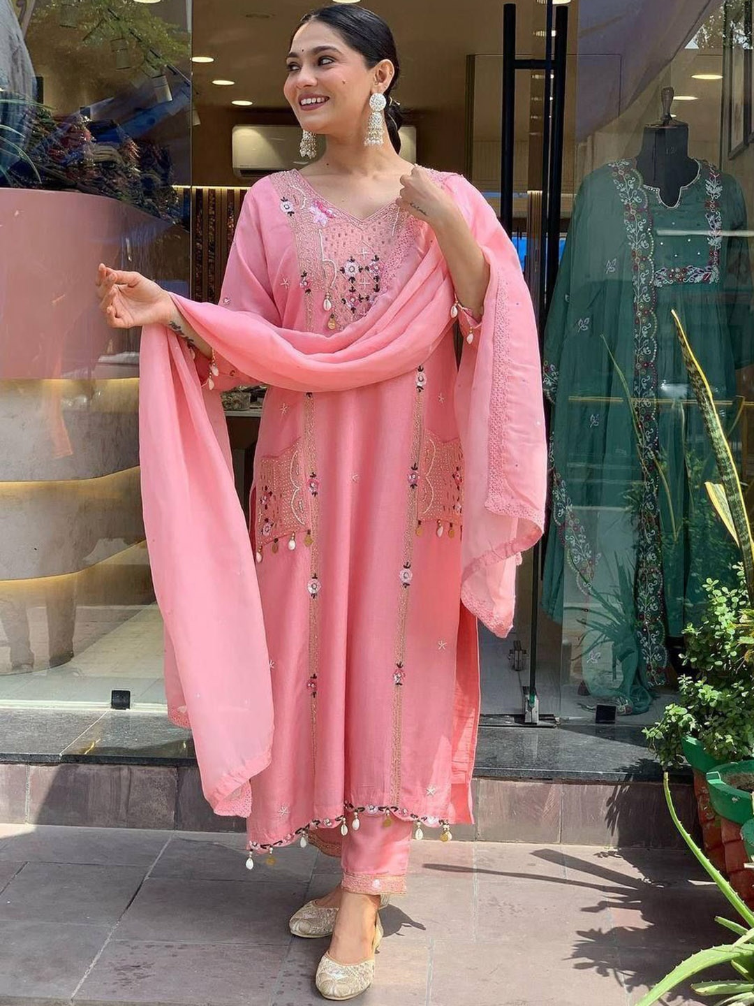 

Bought First Floral Embroidered V-Neck Kurta With Trousers And Dupatta, Pink