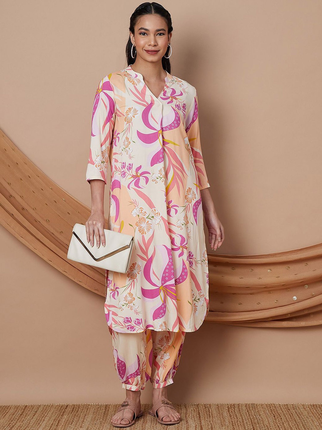 

Melange by Lifestyle Women Floral Printed Regular Kurta with Pyjamas, Peach