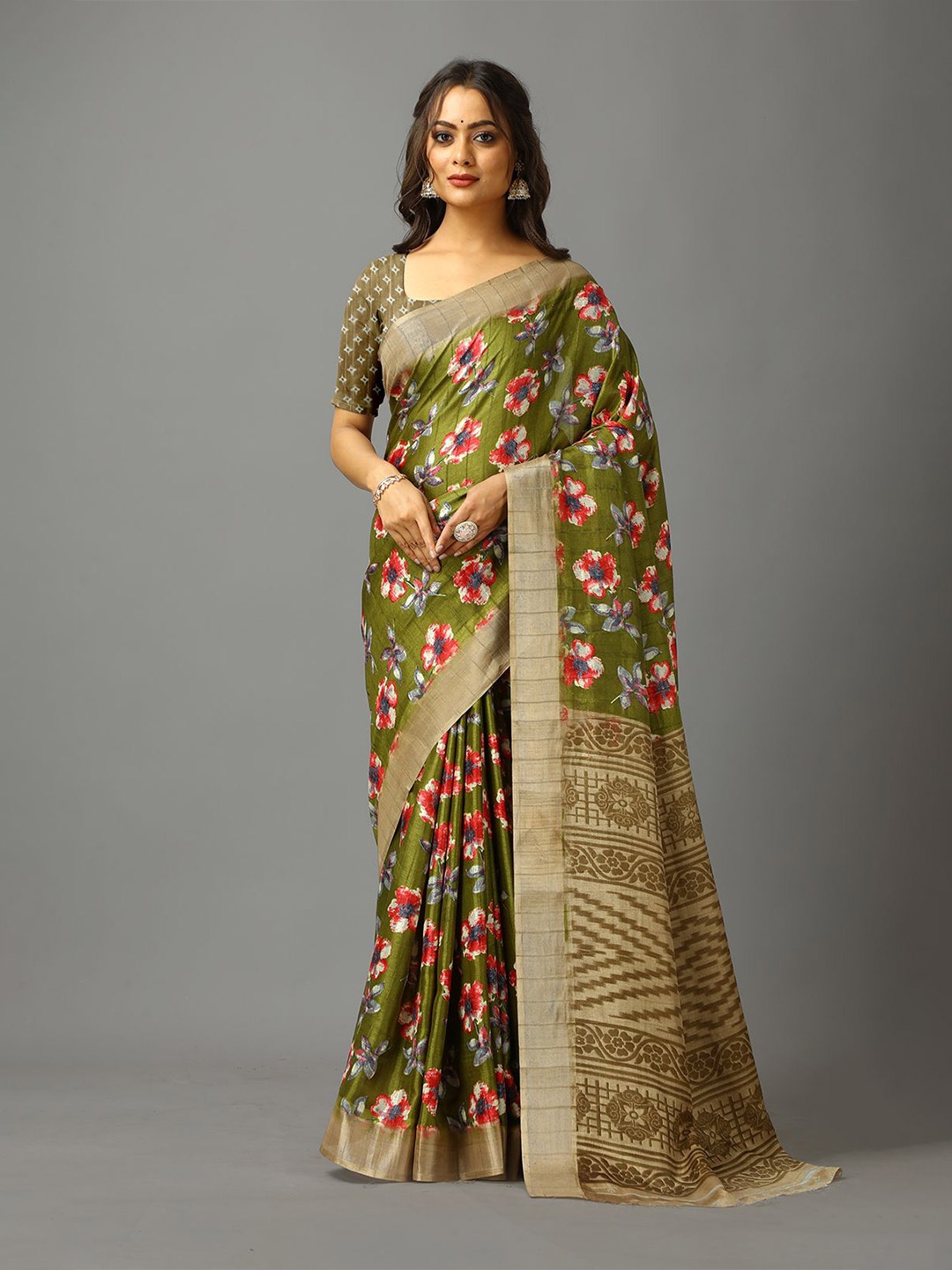 

VIRENDRA TEXTILES Floral Zari Saree, Green
