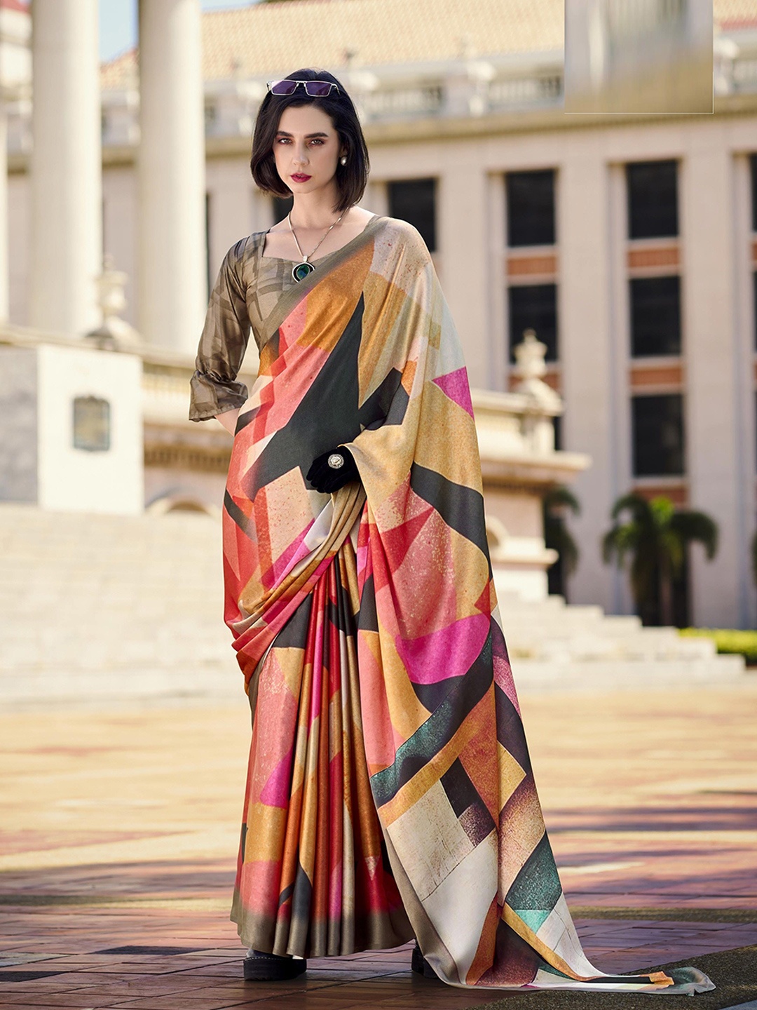 

MAHALASA Abstract Printed Crepe Saree With Unstitched Blouse Piece, Black