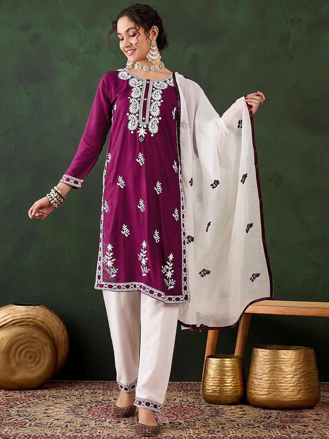 

Maroosh Women Paisley Embroidered Regular Thread Work Kurta with Trousers & With Dupatta, Purple