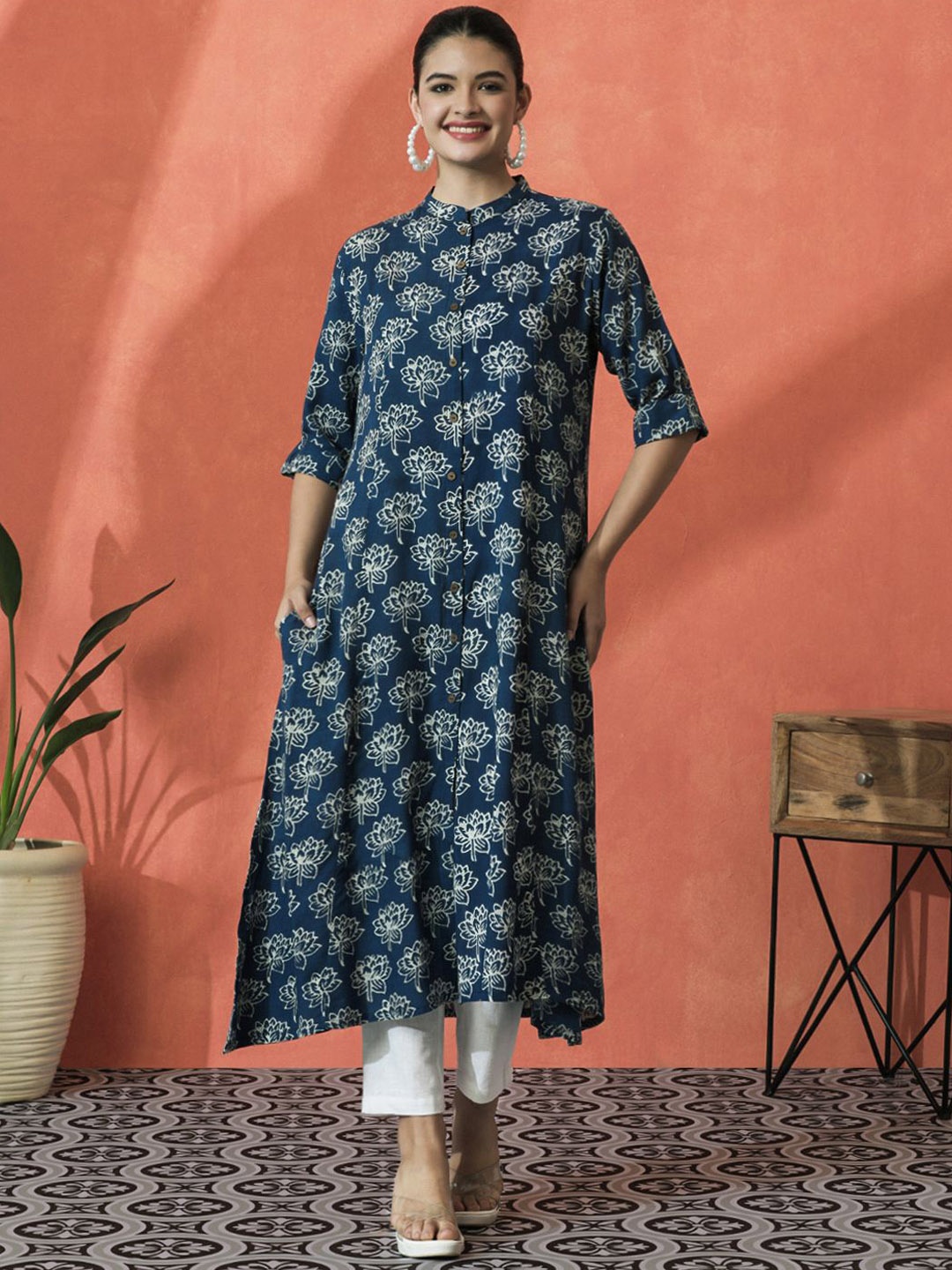 

Sangria Floral Printed Mandarin Collar Panelled Pure Cotton A-Line Kurta, Blue