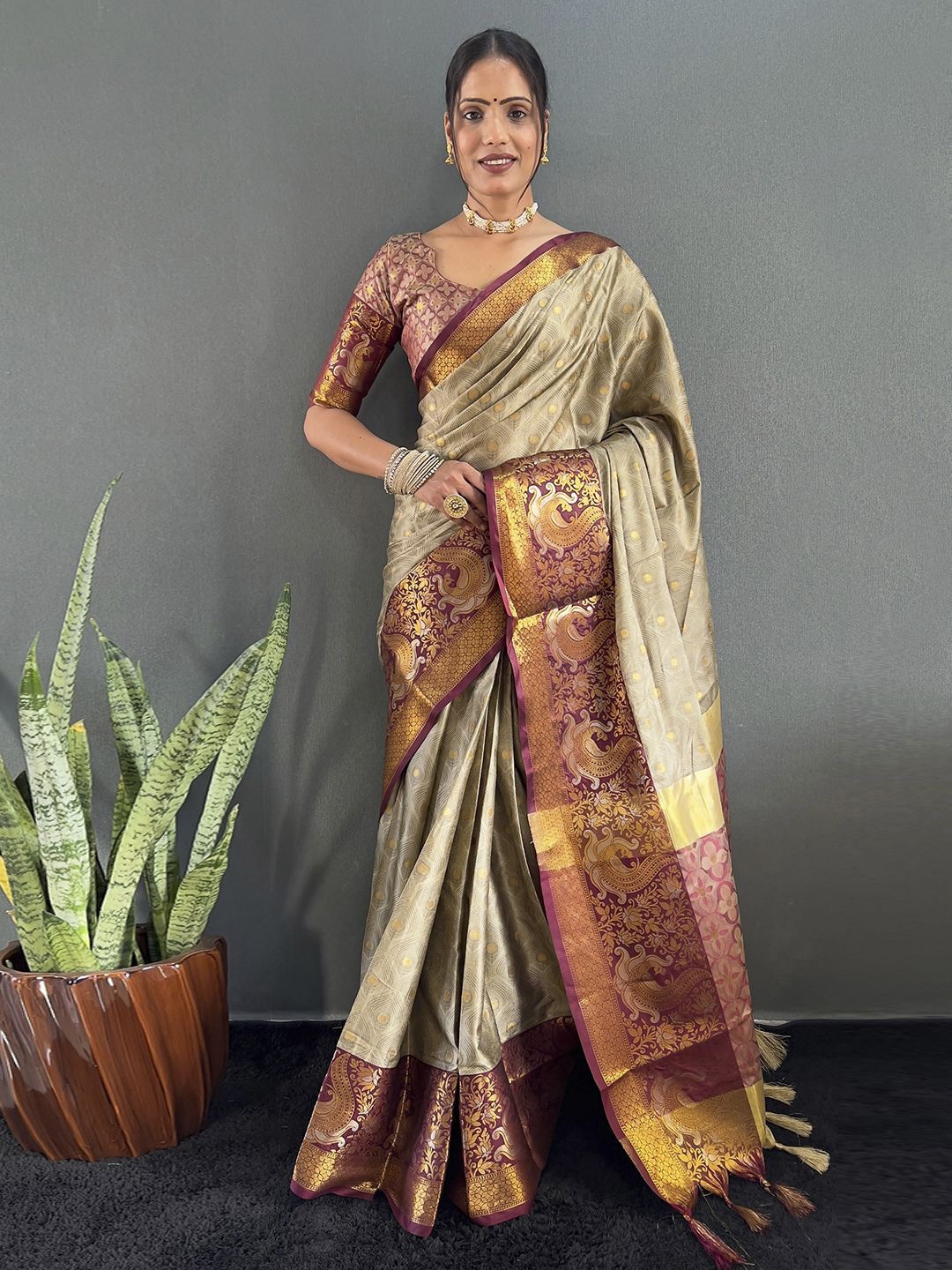 

DIVASTRI Woven Design Zari Silk Cotton Saree, Beige