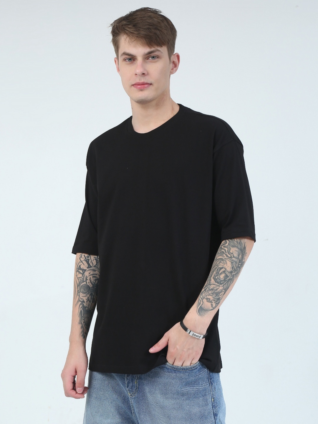 

Quco Men Printed Cotton Round Neck Drop Shoulder Oversized Tshirt, Black