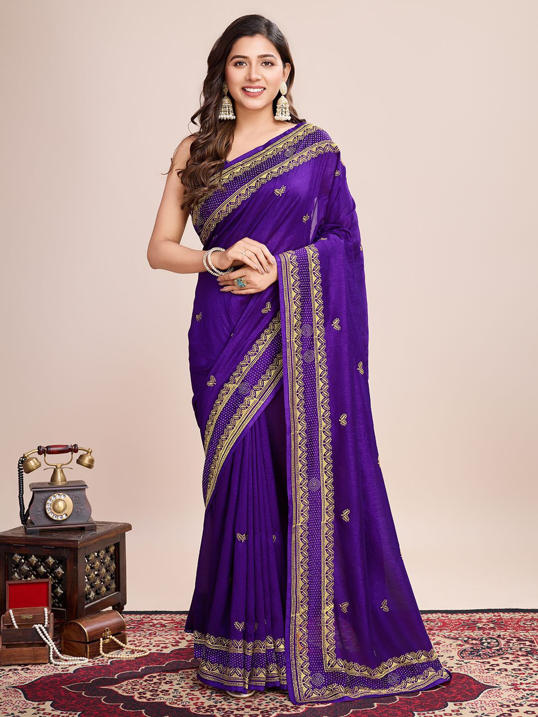 

DIVASTRI Embellished Silk Blend Saree, Violet