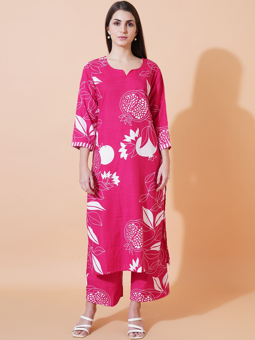 

SANTOPERA DESIGNER Floral Printed Notch Neck Straight Kurta With Palazzos, Pink