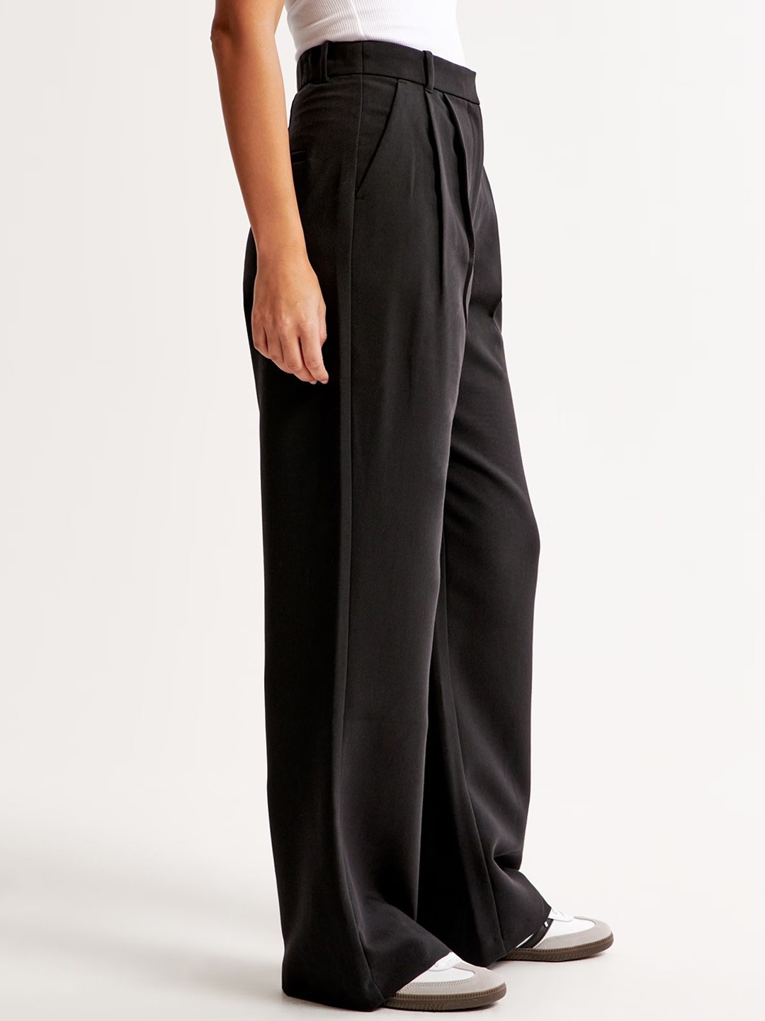 

FNOCKS Women Original Tapered Fit High-Rise Lint Free Pleated Trousers, White