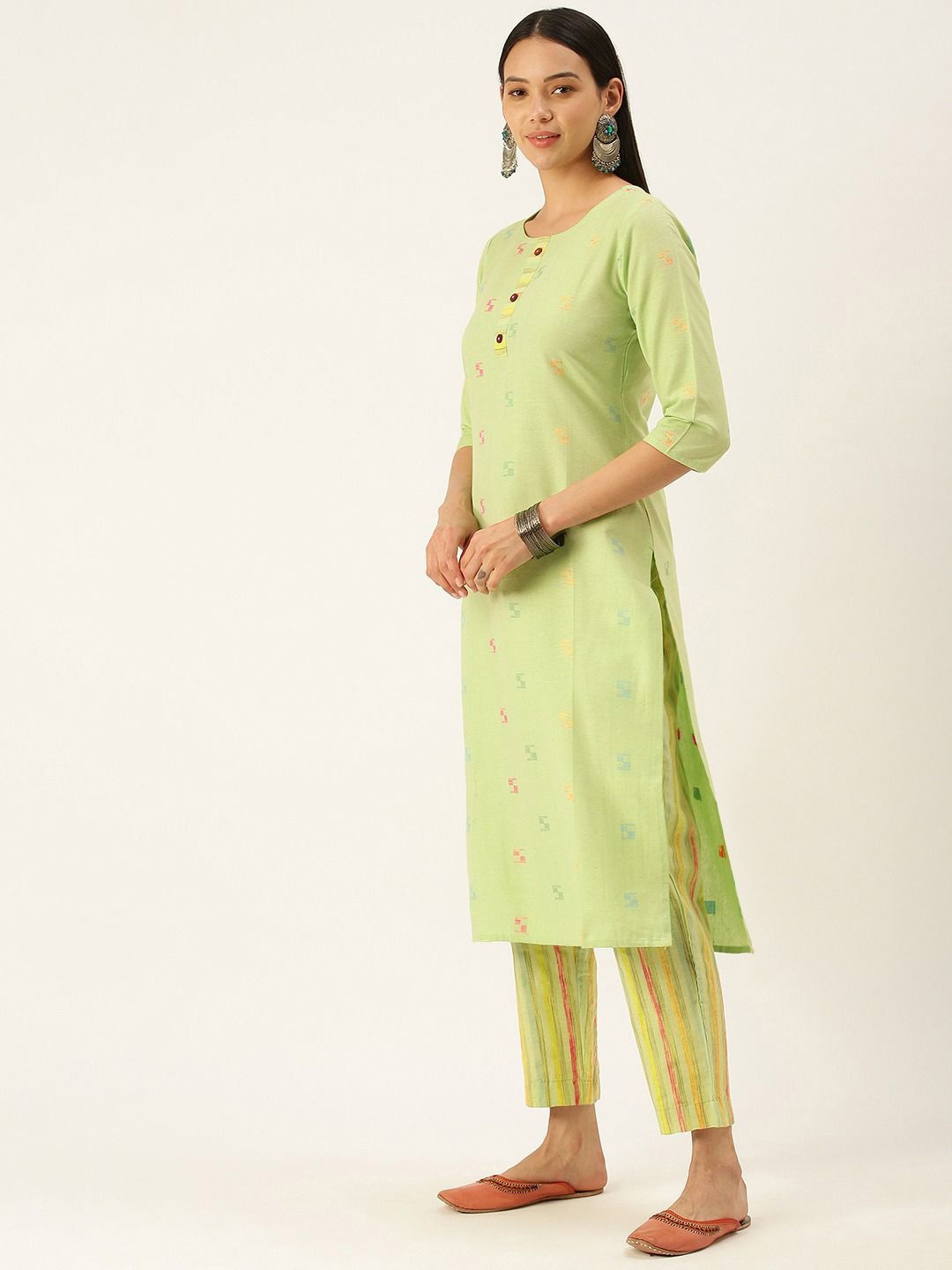 

DIVASTRI Woven Design Round Neck Jacquard Straight Kurta With Trousers, Green