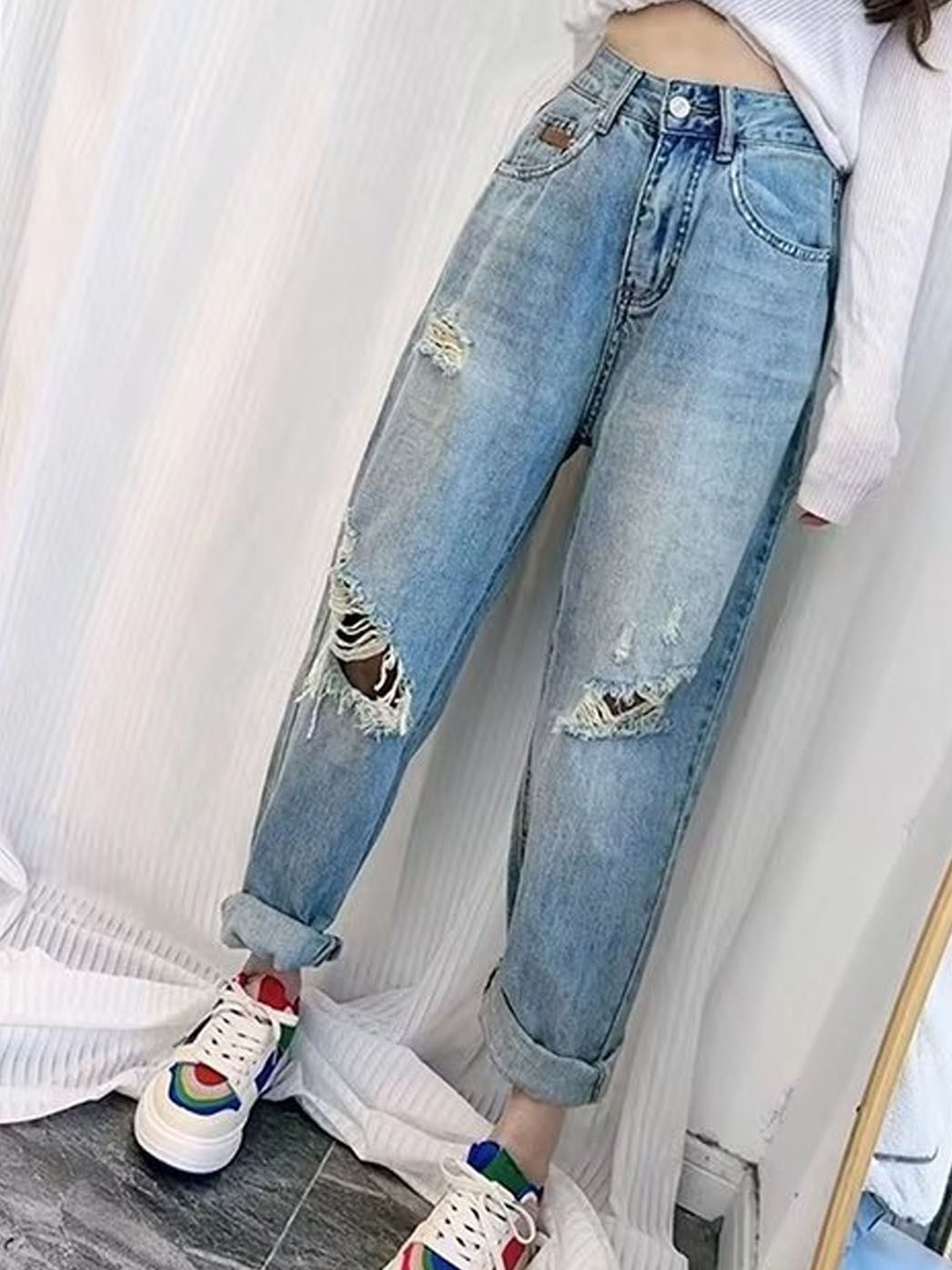 

StyleCast Women Regular Fit Mid-Rise Highly Distressed Heavy Fade Jeans, Blue