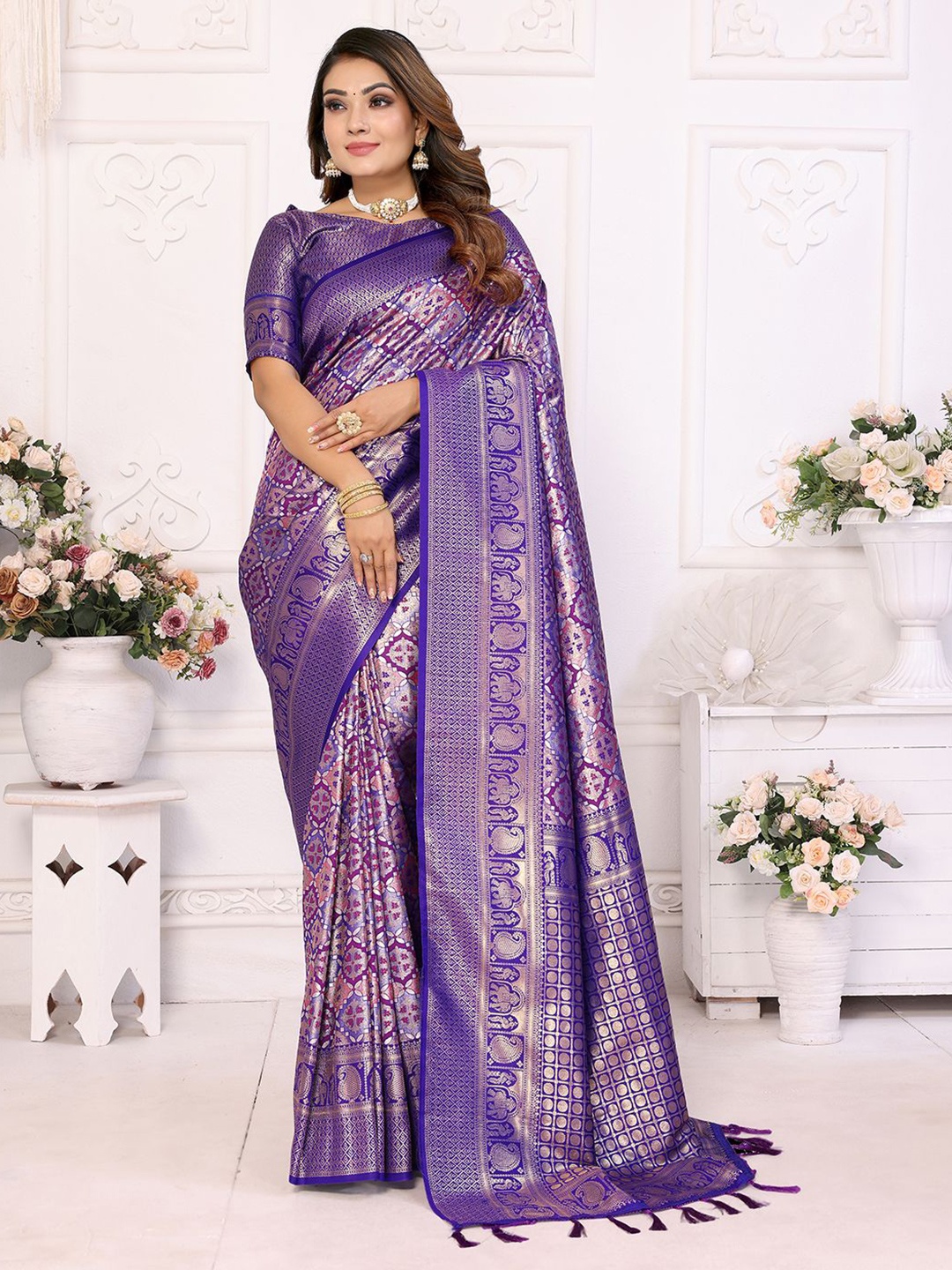 

DIVASTRI Embellished Zari Silk Blend Banarasi Saree, Blue