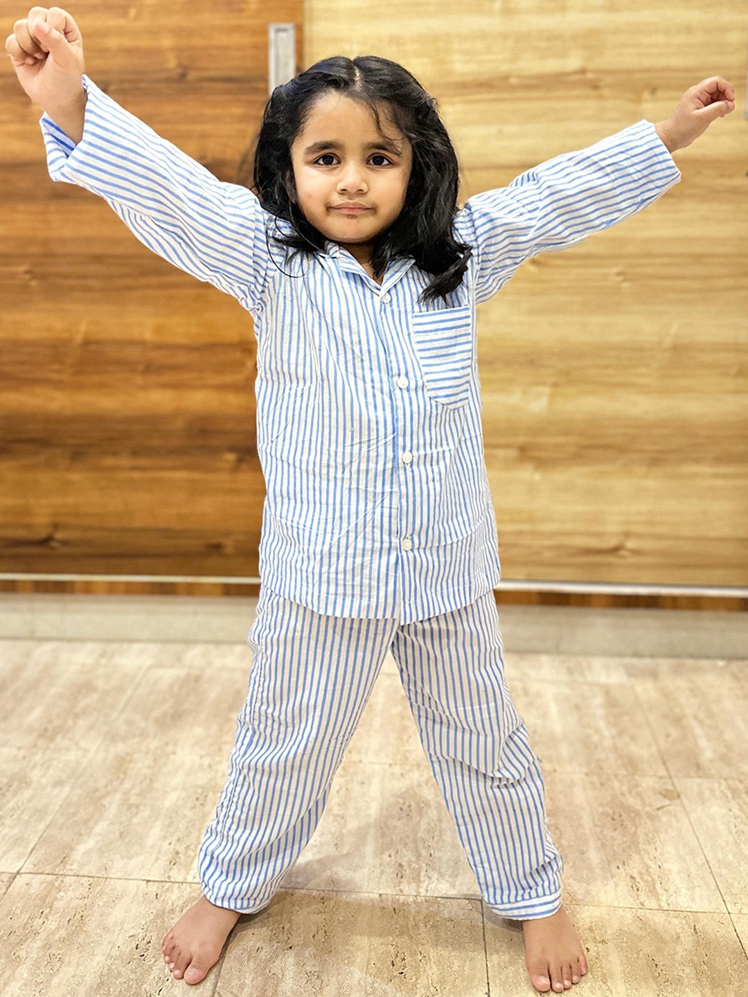 

MYZUIE Unisex Kids Striped Night suit, White