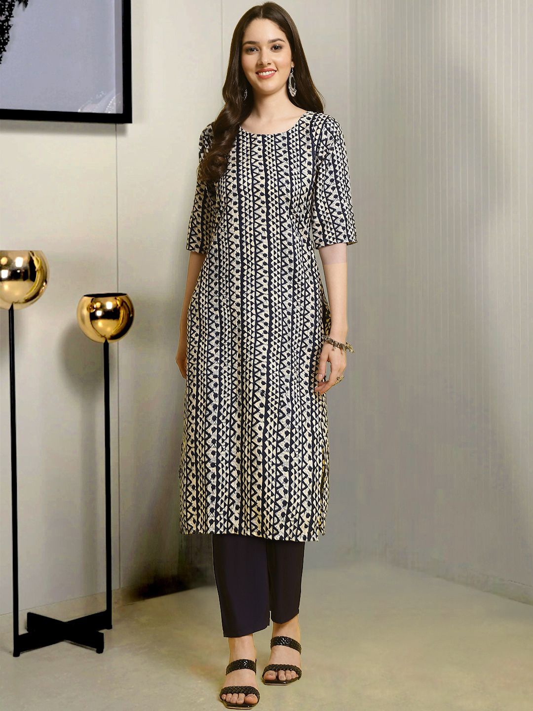 

Moda Rapido Geometric Printed Round Neck Straight Kurta With Trouser, Black