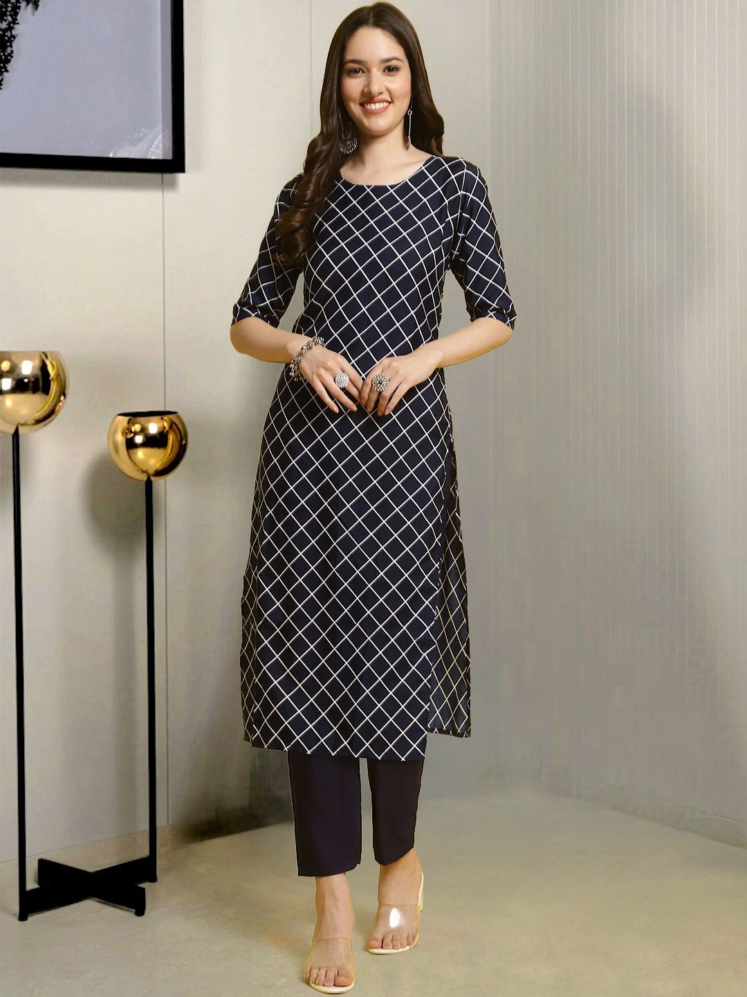 

Moda Rapido Checked Round Neck Straight Kurta With Trousers, Blue