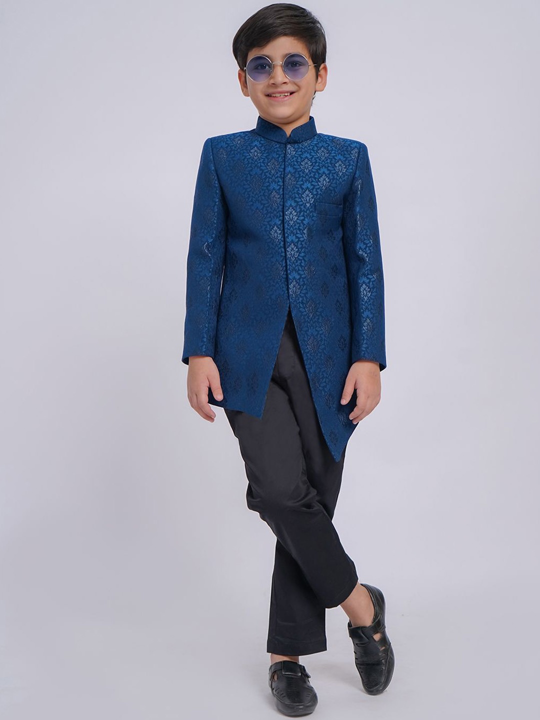 

Vastramay Boys Slim Fit Self-Design Sherwani Set, Turquoise blue