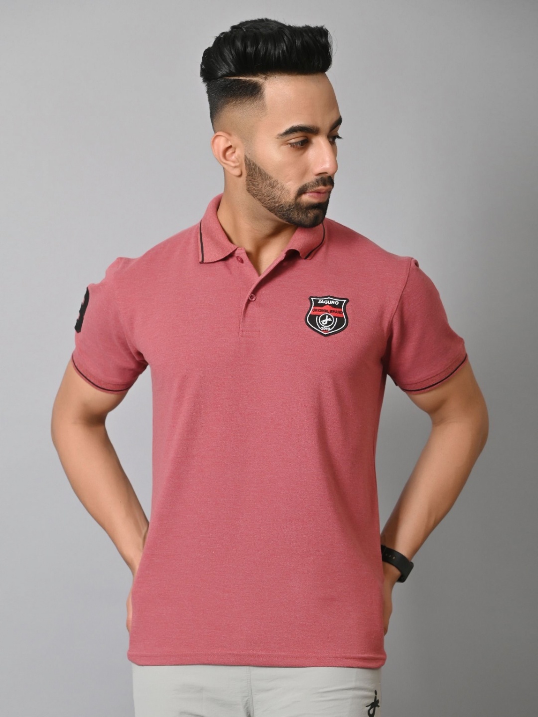 

JAGURO Men Polo Collar Applique T-shirt, Maroon