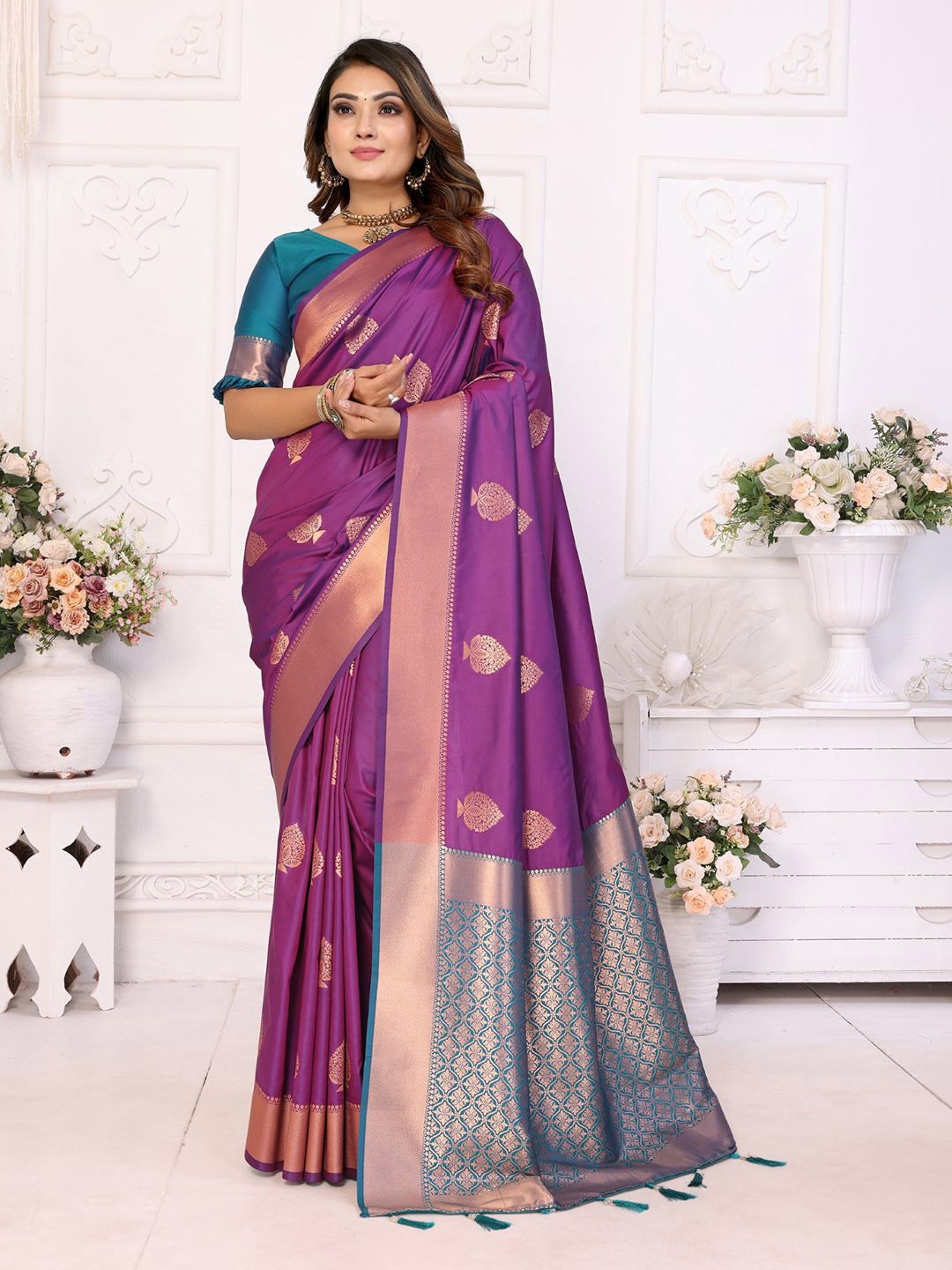 

DIVASTRI Woven Design Zari Silk Blend Banarasi Saree, Purple