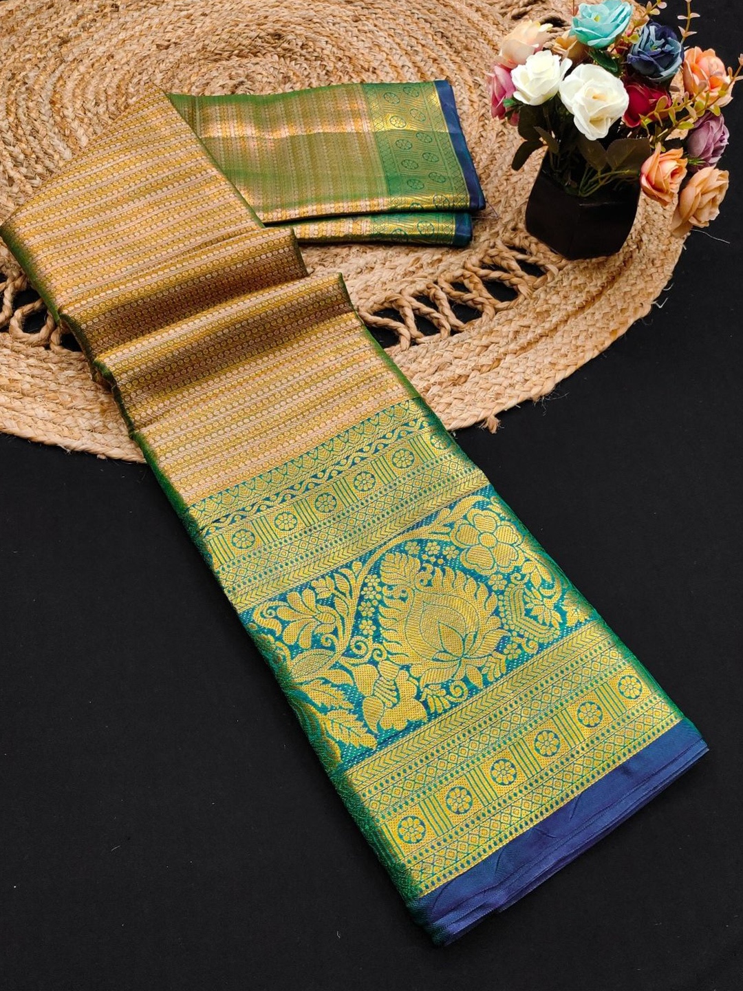 

DIVASTRI Zari Pure Silk Handloom Banarasi Saree, Green