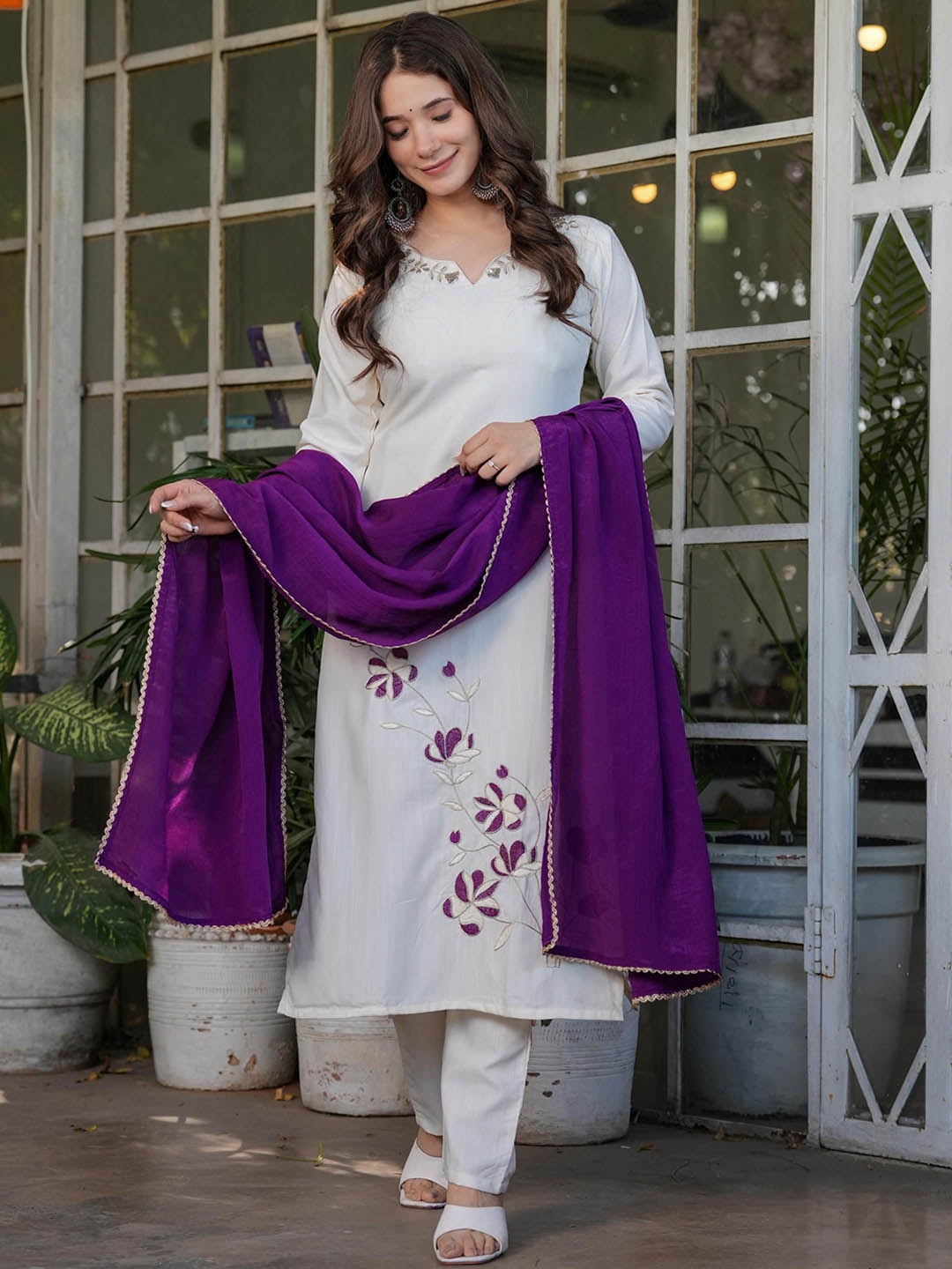 

THE52 Floral Embroidered Thread Work Notch Neck Straight Kurta With Trousers & Dupatta, Off white