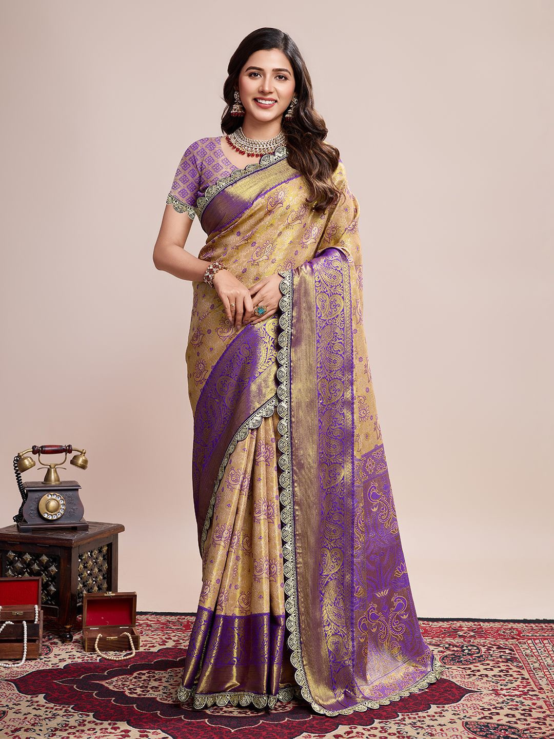 

DIVASTRI Ethnic Motifs Zari Silk Blend Kanjeevaram Saree, Beige