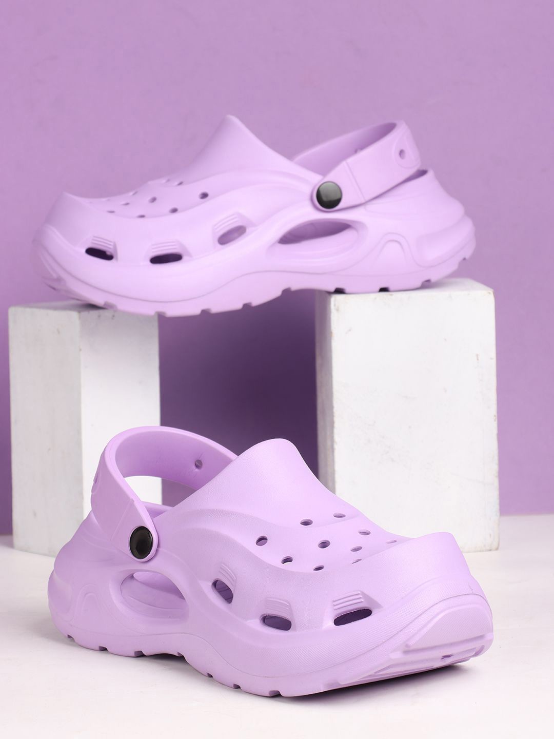 

The Roadster Lifestyle Co Women Lightweight Comfort Clogs, Purple