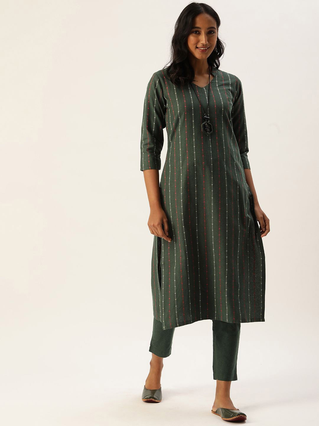 

DIVASTRI Striped Mandarin Collar Straight Kurta With Trousers, Olive