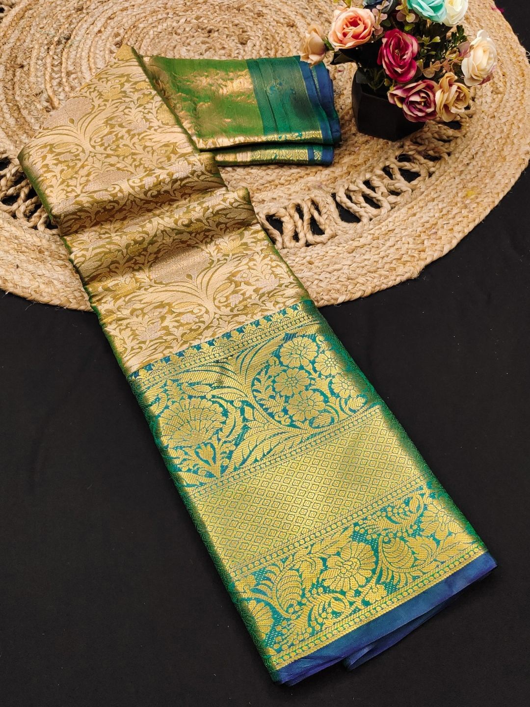 

DIVASTRI Ethnic Motifs Woven Design Zari Pure Silk Banarasi Saree, Sea green