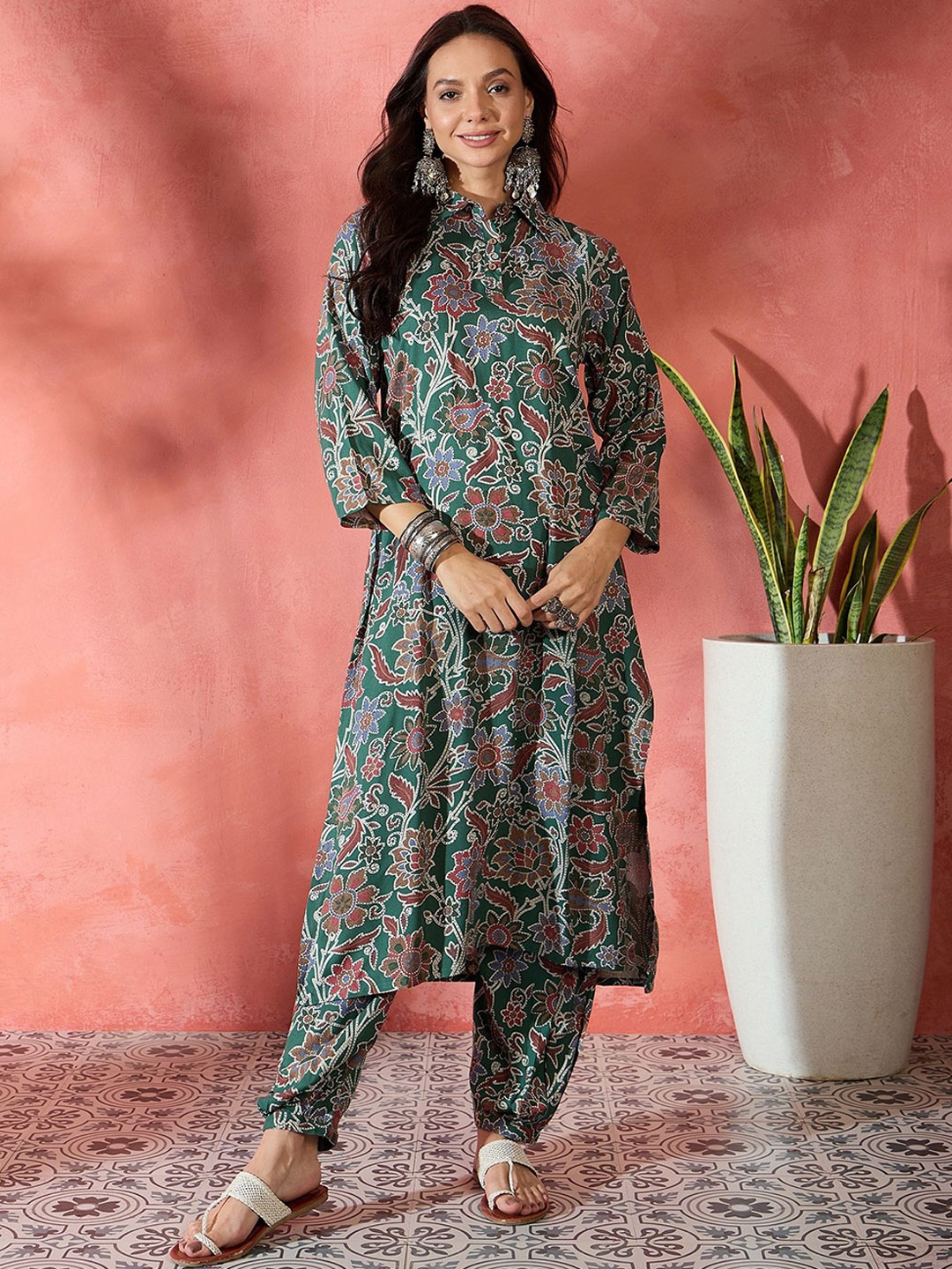 

Sangria Floral Foil Printed Shirt Collar Straight Kurta With Salwar, Green