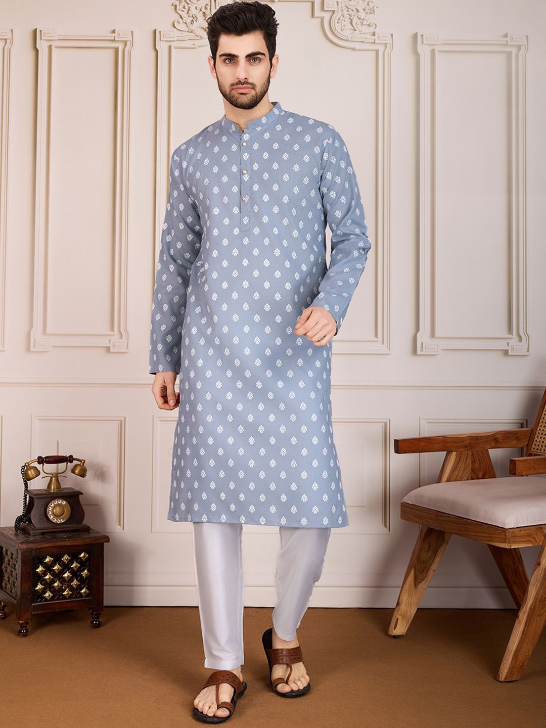 

House of Pataudi Vishnu Ethnic Motifs Printed Mandarin Collar Cotton Straight Kurta, Grey