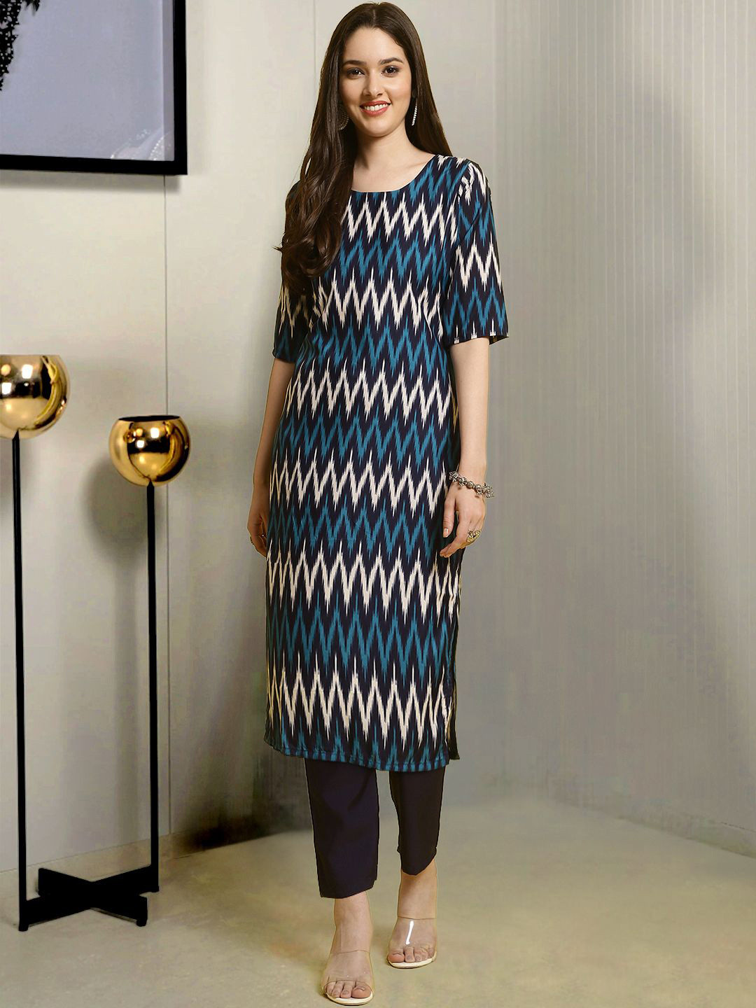 

Moda Rapido Chevron Printed Round Neck Straight Kurta With Trousers, Black