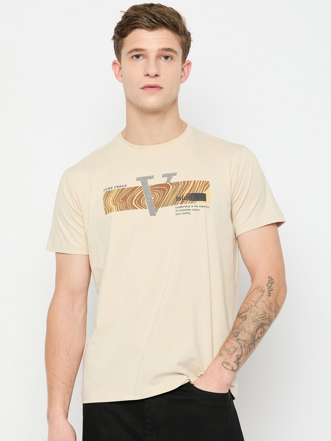 

Duke Men Typography Printed Applique Slim Fit T-shirt, Beige