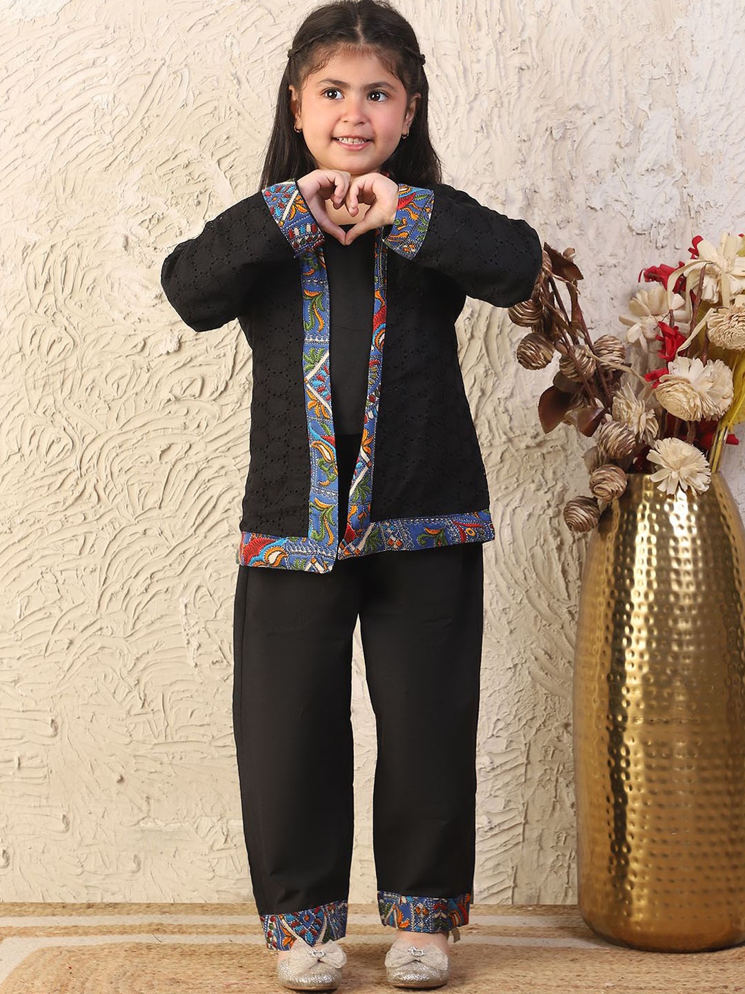 

NEUDIS Girls Self Designed Sqaure Neck Pure Cotton Top With Trousers & Shrug, Black