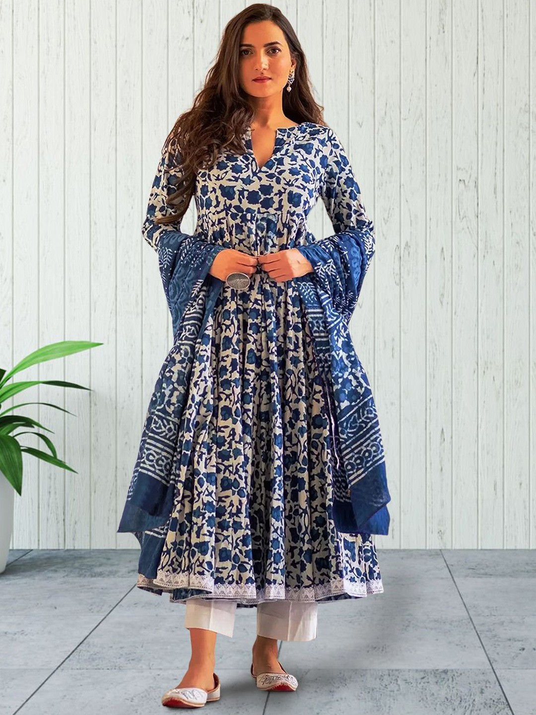 

Moda Rapido Women Ethnic Motifs Printed Regular Kurta with Trousers & With Dupatta, Navy blue