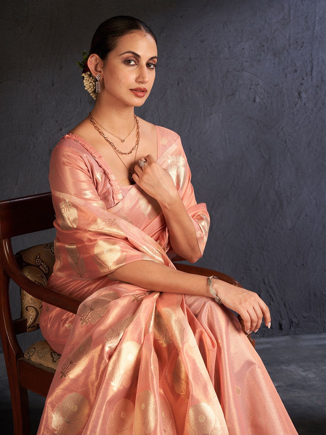 

SARHA Woven Design Zari Tissue Saree With Unstitched Blouse Piece, Pink