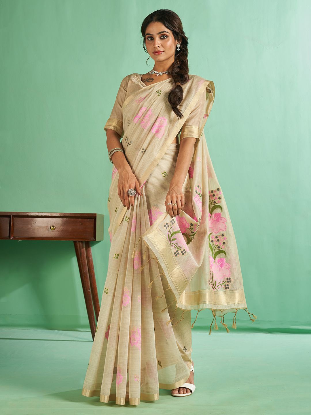 

SARHA Floral Woven Design Zari Chanderi Saree, Beige