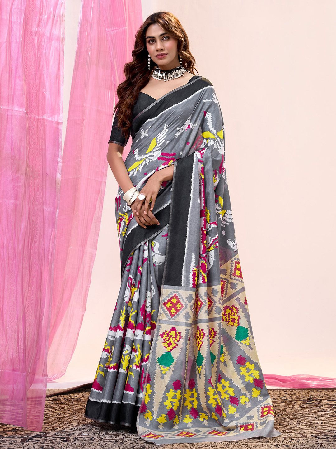 

DIVASTRI Ethnic Motifs Silk Blend Tussar Saree, Grey